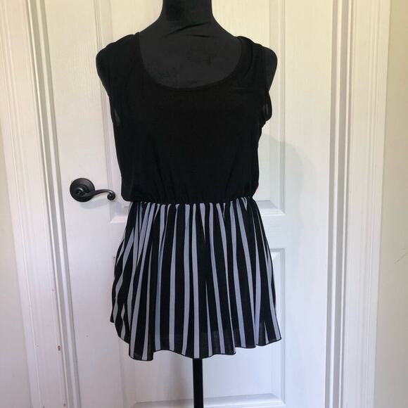 Julia Women's Sleeveless Blouse Top Striped Bottom Round Neck Black Size‎ S/M - Picture 3 of 6